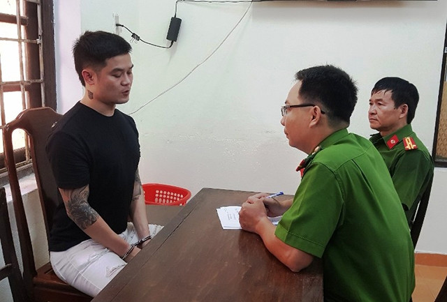 Cơ quan điều tra lấy lời khai đối tượng Nguyễn Văn Sơn (tức “Sơn Tàu”).