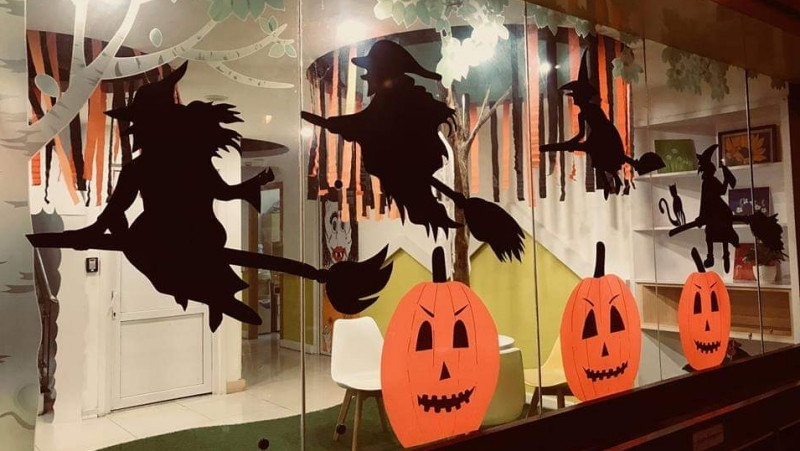 Hình ảnh đặc trưng của lễ hội Halloween được trang trí ở khắp nơi.