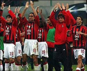 Với AC Milan, bóng đá là trò chính trị