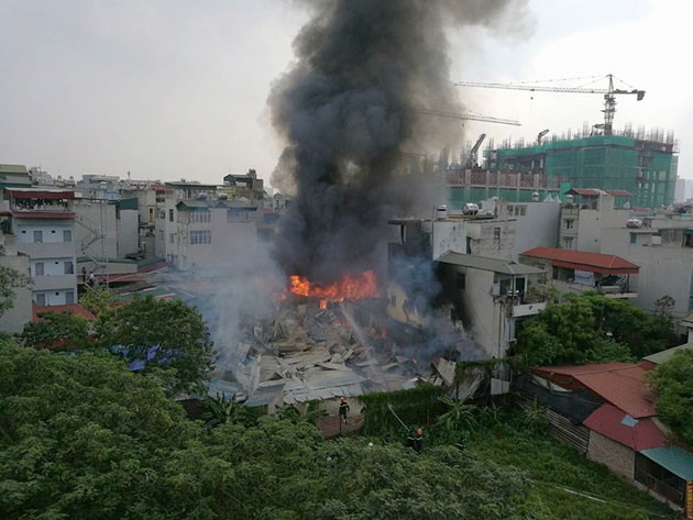 Cháy lớn tại khu lán trại công nhân trên đường Trương Định