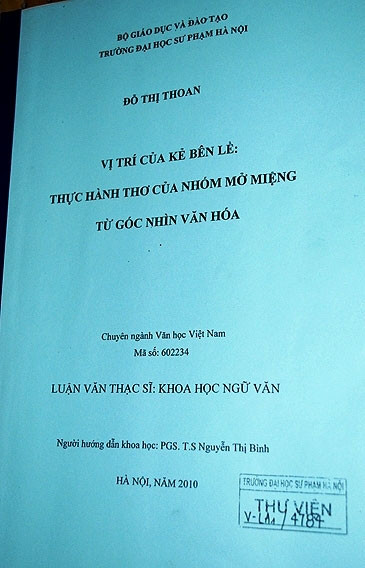Nhân danh nghiên cứu để ca ngợi thứ "thơ" rác rưởi