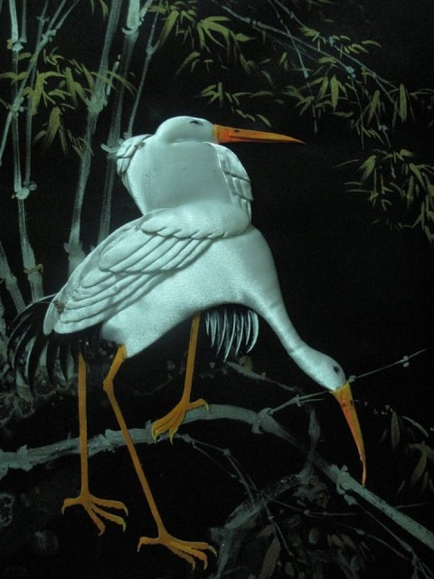 Tranh vải gói với các chi tiết được làm nổi lên rất sống động.