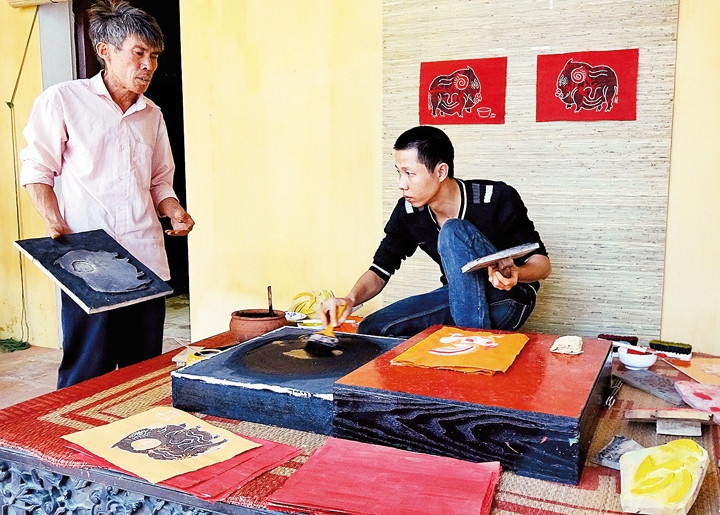 Tranh dân gian Kim Hoàng đang trở lại thời vàng son.