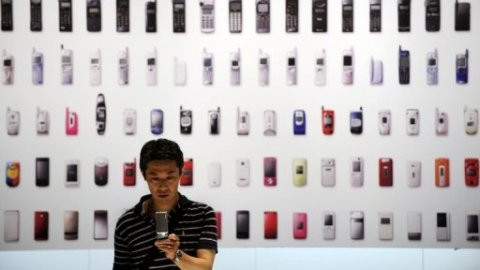 Nhà mạng Nhật Bản bán điện thoại mở khóa từ 2015