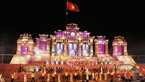 Các nghệ trong nước tham gia tổng duyệt chương trình khai mạc. (Ảnh: CÔNG HẬU)