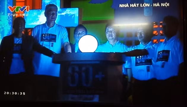 Lãnh đạo các bộ, ngành bấm nút khởi động một giờ tắt đèn.