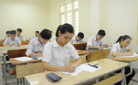 Thí sinh làm bài thi tốt nghiệp THPT tại Hội đồng thi Trường THPT Nguyễn Tất Thành (Hà Nội).