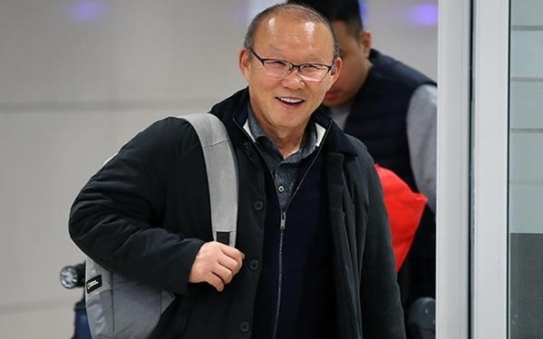 HLV Park Hang Seo có mặt tại sân bay Incheon, Seoul, Hàn Quốc sáng 29-1. (Ảnh: Yonhap)