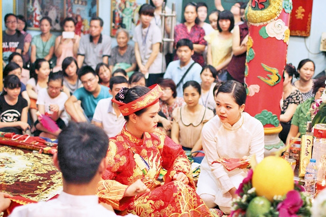  Windy Days 10: “Hầu đồng - Cõi thần, cõi người”. 