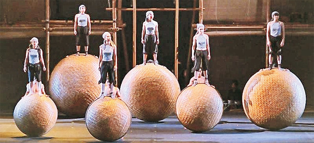 À ố show gây được rất nhiều tiếng vang với những thể nghiệm đặc sắc đầy giá trị nghệ thuật và tinh thần dân tộc.