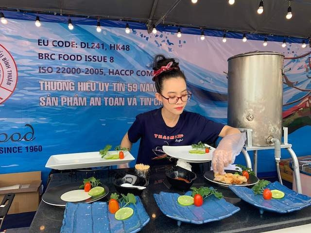 Một gian hàng ẩm thực tại lễ hội.