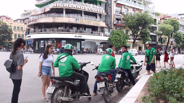 Bảo vệ NTD khi hai “ông lớn” Grab và Uber sáp nhập.