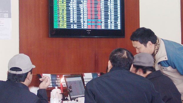 Mức điều chỉnh quá mạnh và liên tục của chỉ số đang tạo nỗi ám ảnh lên tâm lý thị trường chung. Ảnh: NAM NGUYỄN