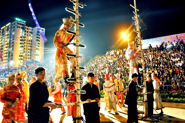 Biểu diễn nghệ thuật tại Carnaval Hạ Long (Quảng Ninh). Ảnh: ĐỖ PHƯƠNG