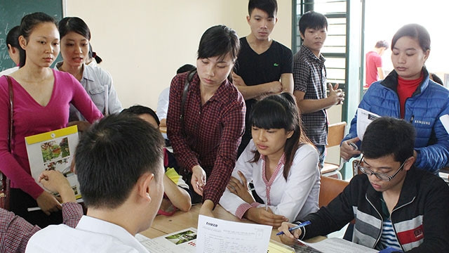 Để tránh bẫy tuyển dụng, người lao động nên đến trung tâm giới thiệu việc làm.