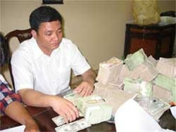 Các kiểu “ăn bẩn” của Lê Bảo Quốc