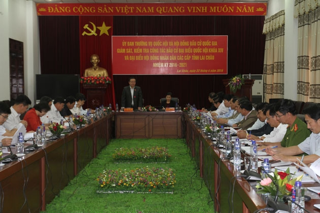  Phó Chủ tịch Quốc hội Phùng Quốc Hiển kiểm tra công tác chuẩn bị bầu cử tại Lai Châu