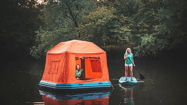 Lều nổi trên mặt nước