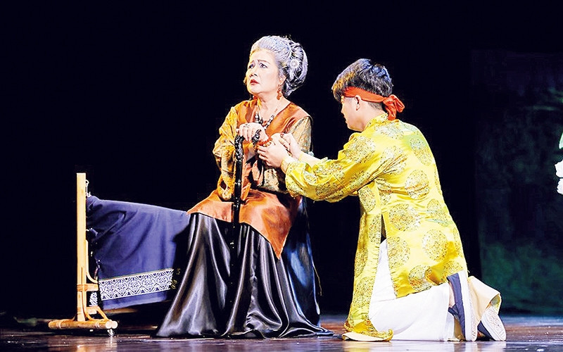 NSND Lê Ngọc vào vai Kim Tử - vai diễn được trao giải Nghệ sĩ trình diễn xuất sắc ở Liên hoan Sân khấu Trung Quốc - ASEAN 2016.