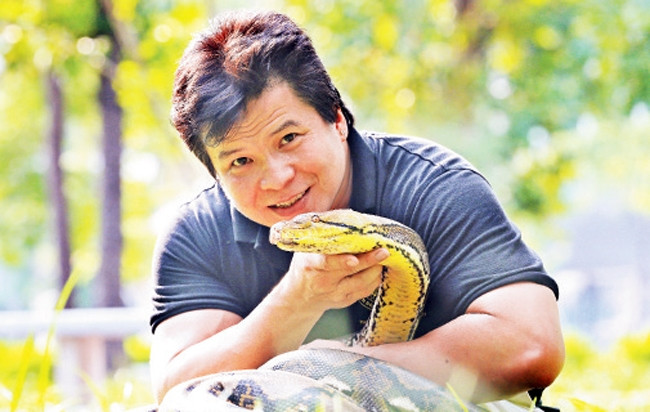 NS Tống Toàn Thắng cùng chú trăn bạn diễn trong tiết mục Thạch Sanh đánh chằn tinh cứu công chúa. 