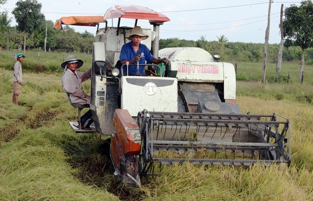 Nông nghiệp ở Lộc Ninh được cơ giới hóa nhằm nâng cao hiệu quả trong sản xuất.