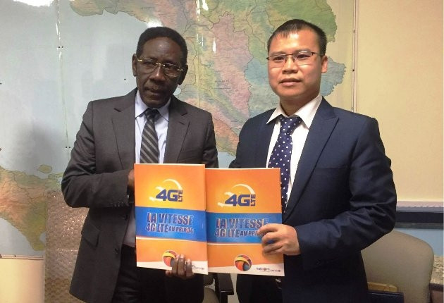 Bộ trưởng Giao thông Công trình Công cộng và Viễn thông Haiti và Tổng Giám đốc Natcom.