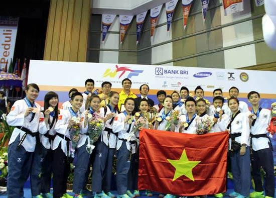 Với 3 HCV, 3 HCB và 5 HCĐ, đoàn Việt Nam xếp thứ 2 toàn đoàn, sau đoàn Hàn Quốc. Ảnh TTVH