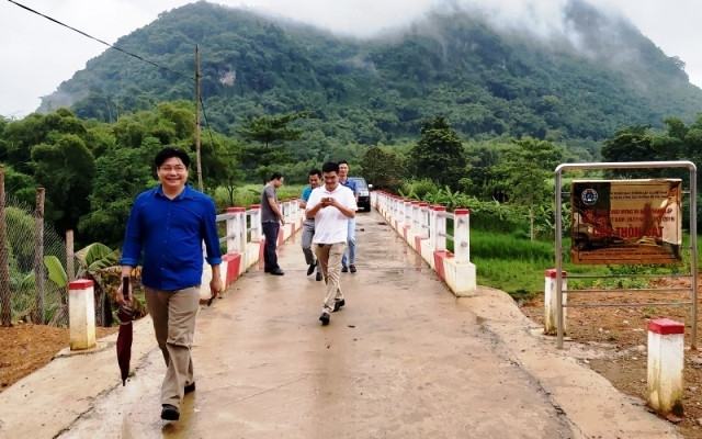 Cầu Thôn sát góp phần kết nối giao thông, tạo điều kiện thuận lợi thúc đẩy phát triển kinh tế.