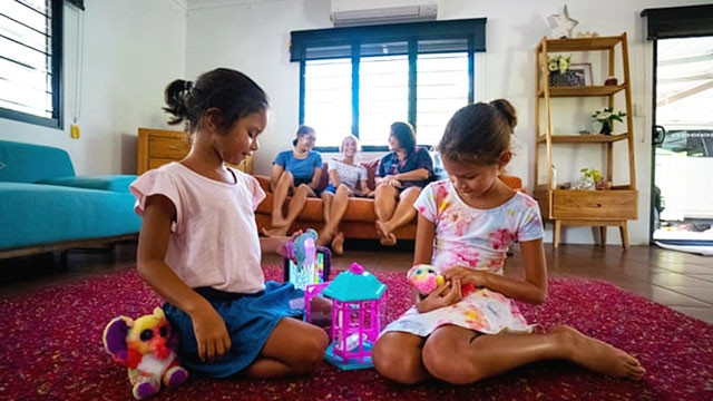 Gia đình chị Naomi thay đổi tích cực nhờ IHOP. Ảnh: THE GUARDIAN