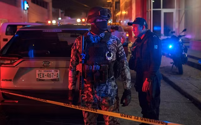 Cảnh sát phong tỏa hộp đêm Caballo Blanco. Ảnh Standard.co.uk