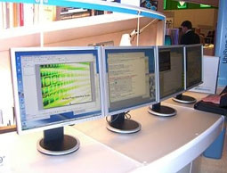 Samsung giới thiệu màn hình máy tính nối qua USB