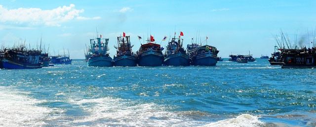 Vượt qua khó khăn, cư dân miền biển Cà Mau đóng tàu lớn xa khơi sau cơn bão Linda.