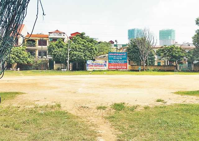 Khu đất được quy hoạch xây dựng Trường THCS Thịnh Liệt đang bị một số đối tượng chiếm dụng, kinh doanh trái phép.