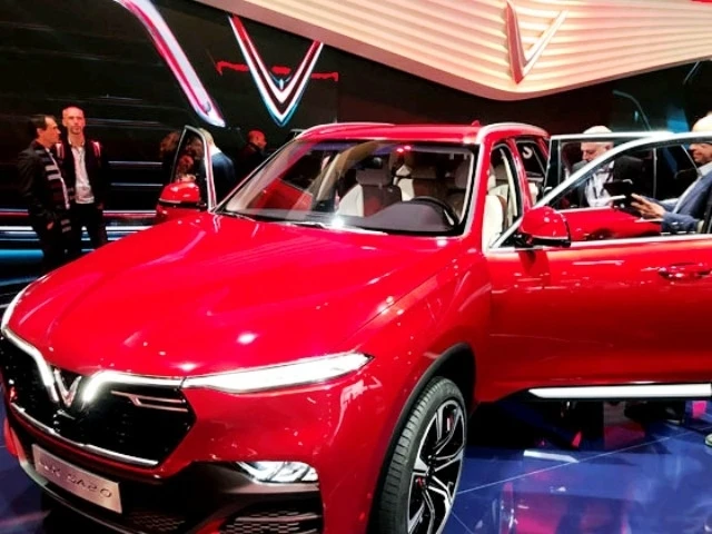 Mẫu xe VinFast Suv LUX SA 2.0 bảy chỗ. (Ảnh: PVTT Báo Nhân Dân tại Pháp)