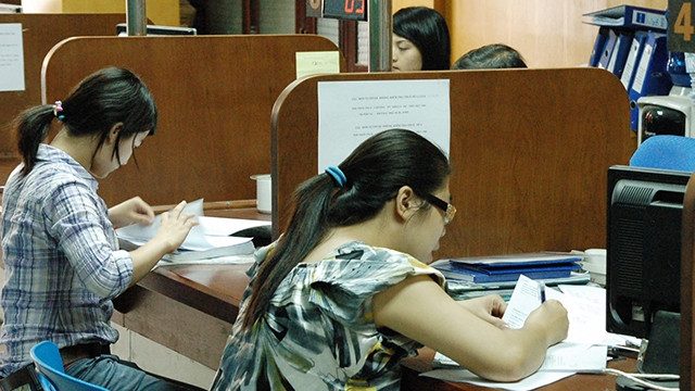 Nhiều thủ tục hành chính, trọng tâm là thuế và hải quan được cắt giảm tạo thuận lợi thương mại, tạo môi trường để huy động vốn đầu tư. Ảnh: LAM ANH