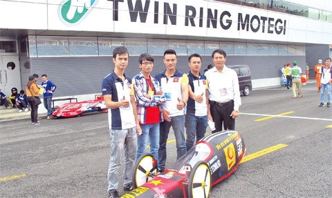 Đội SuperCub 50 tham dự cuộc thi tại Nhật Bản.
