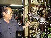 Ông Phúc: “Chiếc quạt cây Marelli cổ này có người trả giá 15 triệu đồng”