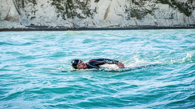 Kỷ lục bơi quanh nước Anh