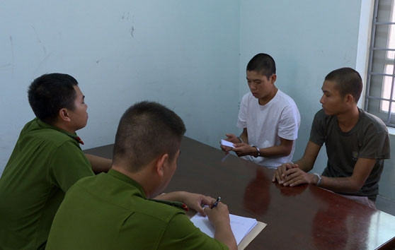 Các đối tượng tại cơ quan công an.