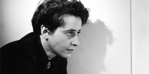 Triết gia Hannah Arendt.