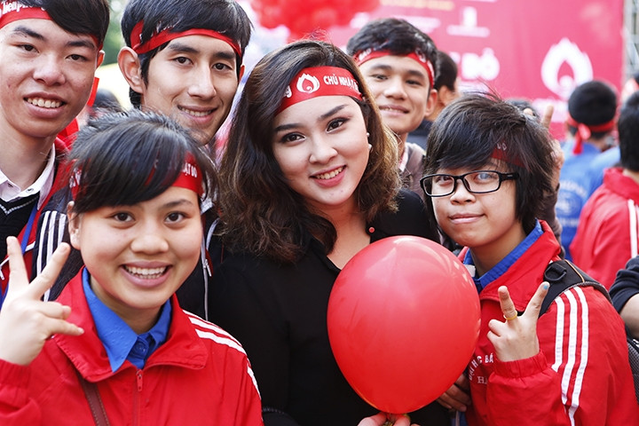 Hoạt động thanh niên cần phải đề cao yêu cầu thiết thực và hiệu quả, tránh phô trương hình thức. Trong ảnh: Thanh niên Hà Nội tham gia hiến máu tình nguyện trong chương trình Ngày chủ nhật đỏ. Ảnh: Hồ