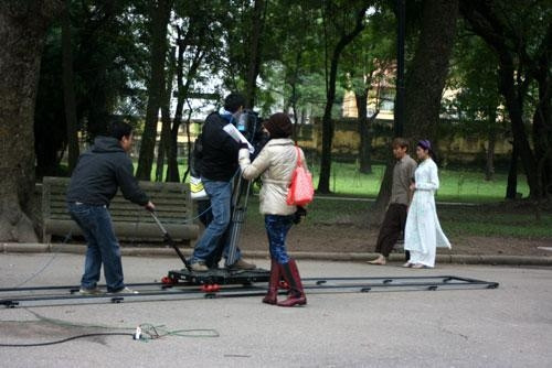 Mỗi cảnh quay đều có sự chăm sóc kỹ lưỡng của ê-kíp hậu cần.