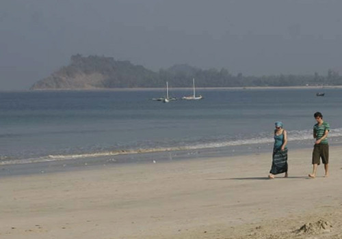 Bãi biển ở Ngapali, bang Rakhine.