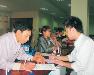 Các doanh nghiệp thực hiện nghĩa vụ nộp thuế
tại chi nhánh ngân hàng đầu tư
và phát triển tỉnh Hải Dương.