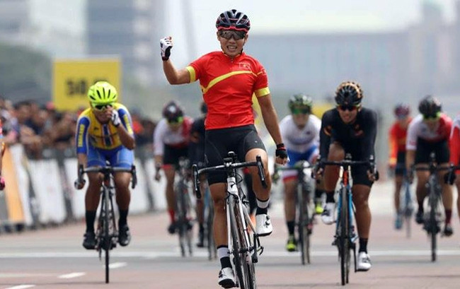 Vận động viên Nguyễn Thị Thật đoạt HCV nội dung đua xe đạp vòng tròn.