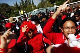 Phe "áo đỏ" biểu tình tại tỉnh
Nakhon Ratchasima, đông bắc Thái-lan.