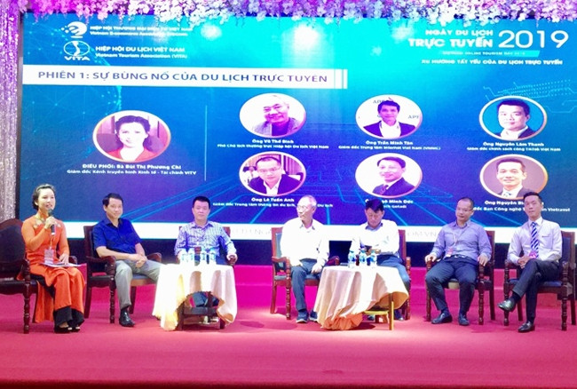 Các đại biểu tham gia phiên thảo luận tại Ngày Du lịch trực tuyến năm 2019.