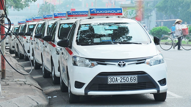 Các hãng taxi nên thay đổi mình để phù hợp hoàn cảnh thực tế. Ảnh: HẢI NAM