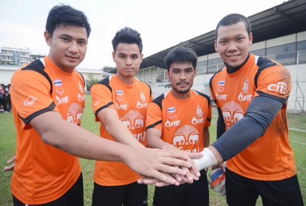 Các cầu thủ U23 Thái-lan sẵn sàng vào trận.