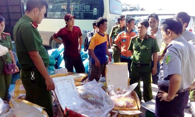 Phòng CSGT đã lập biên bản vi phạm và tịch thu tang vật, bàn giao cho lực lượng chức năng xử lý theo thẩm quyền.